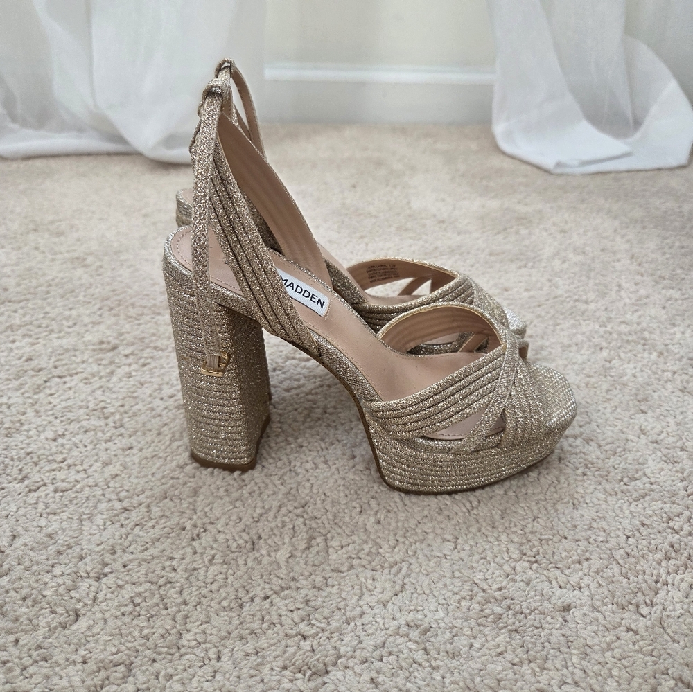 Steve Madden Gold Glitter Chunky Heels Size 5.5 - Picture 3 of 3